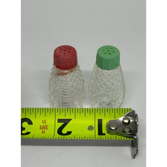 VTG Diamond-Cut Mini Glass Salt & Pepper Shakers With Red Green Lids 1950's - Picture 7 of 7
